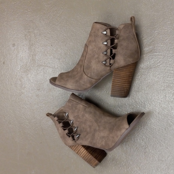 G by GUESS TAUPE COLORED, HEELED, OPEN TOED BOOTIES - Picture 2 of 9